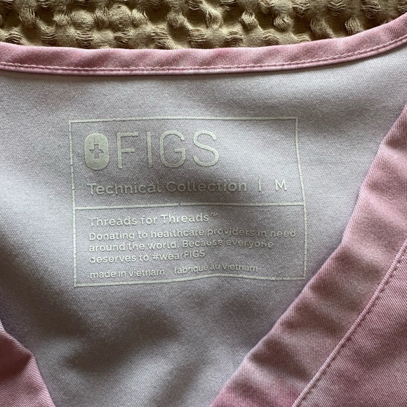 Figs Women’s M Catarina Top & Joggers - Marbled Rose - Picture 4 of 10